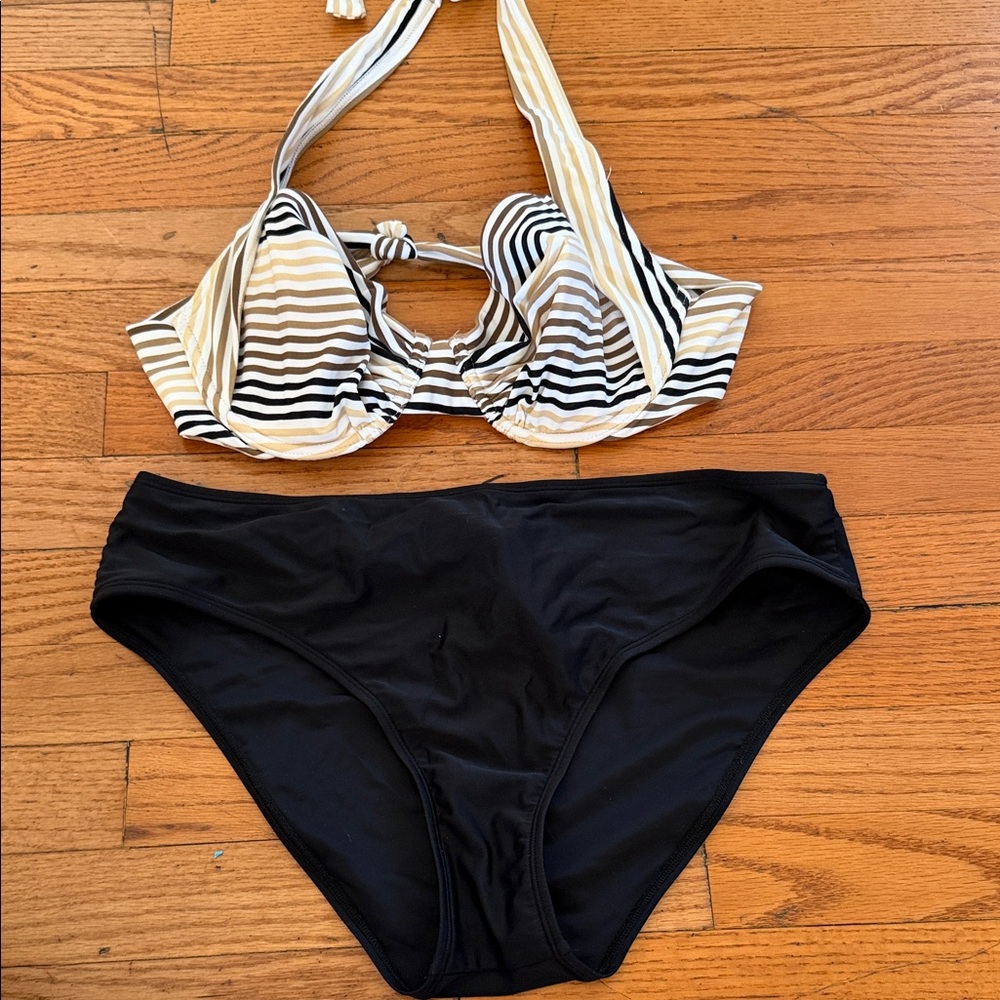 Tommy Bahama swim set Large  Halter Bikini Top and Black Bottom NWT